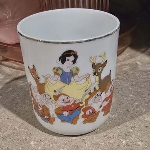 1970s Disney Mug with Snow White & Seven Dwarfs Design